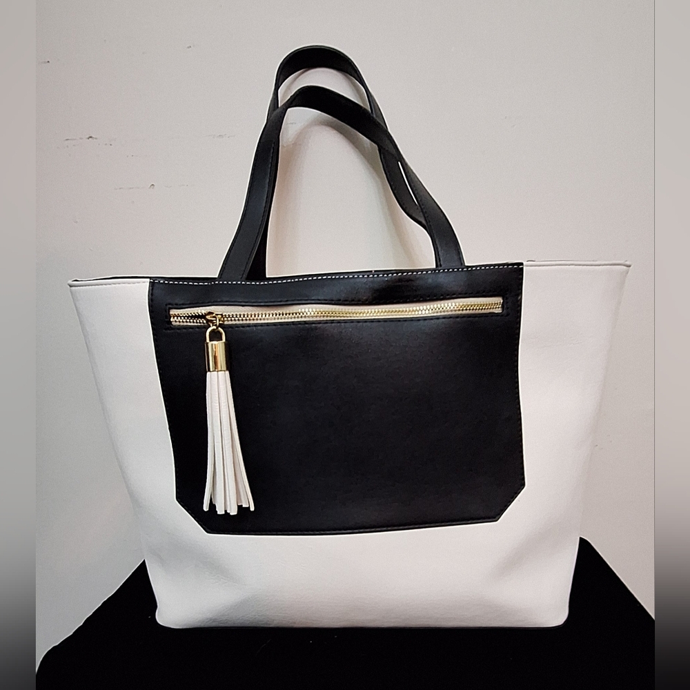 NEIMAN MARCUS VEGAN LEATHER BLACK & WHITE TOTE
